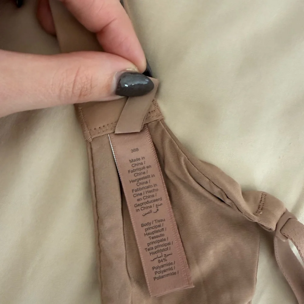 Skims Push-Up Plunge Bra - Picture 3 of 8